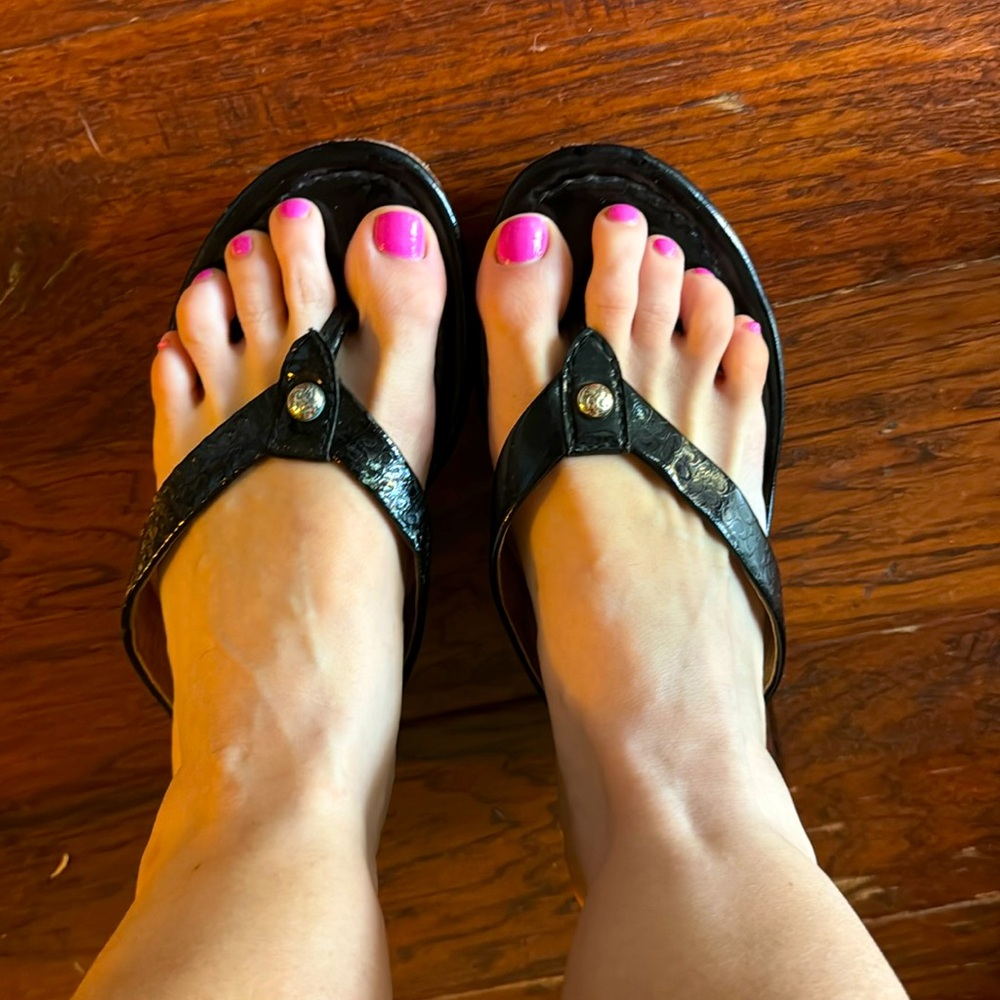 Coach black leather flip flop shoes sandles size 7 women’s